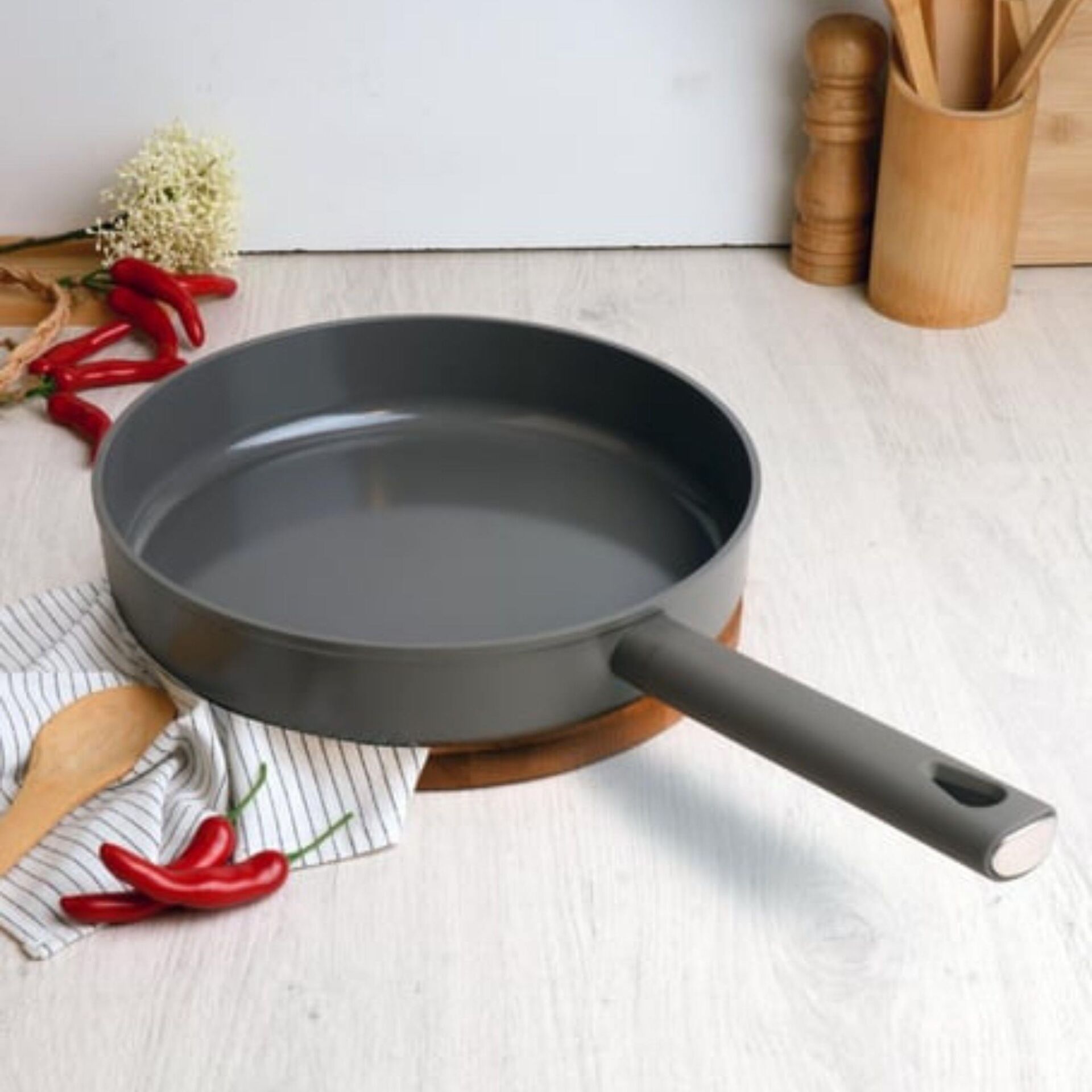 Belariva 30 cm Gri Silikon Saplı Tava