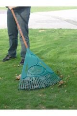 Raco 53726 Ahşap Saplı Plastik Çim ve Yaprak Tırmığı 60 cm