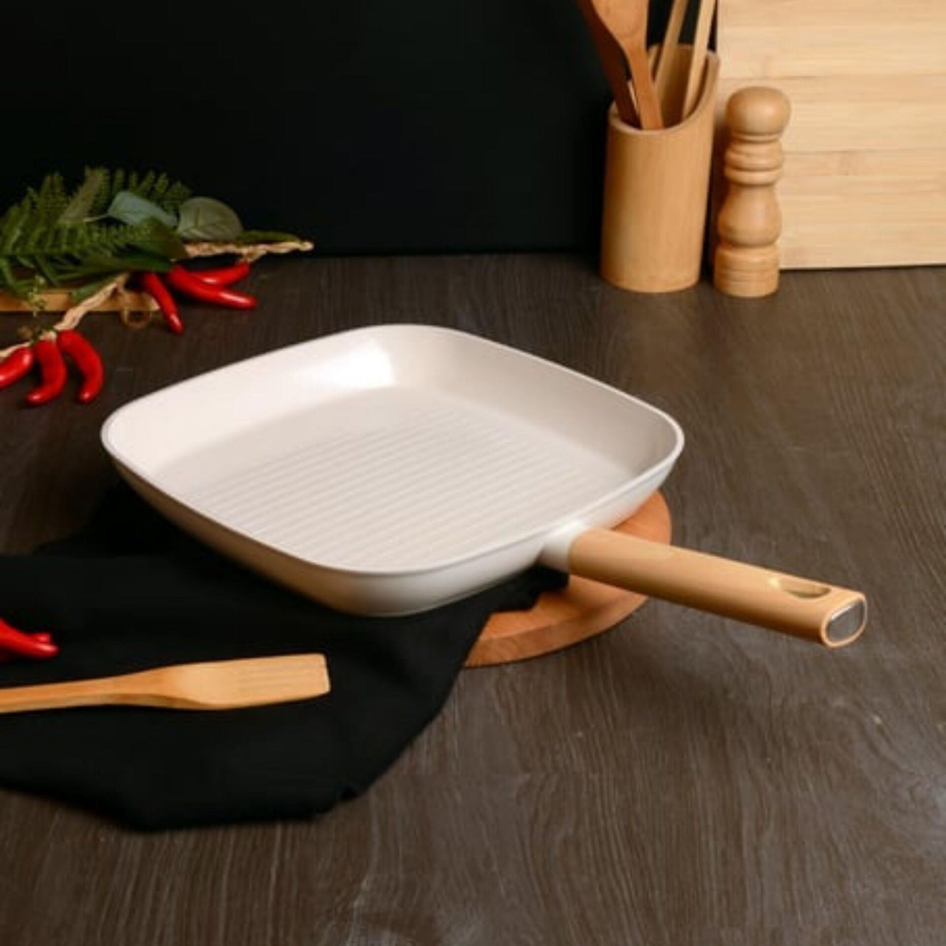 Belariva 28 cm Beyaz Ahşap Saplı Izgara Tava